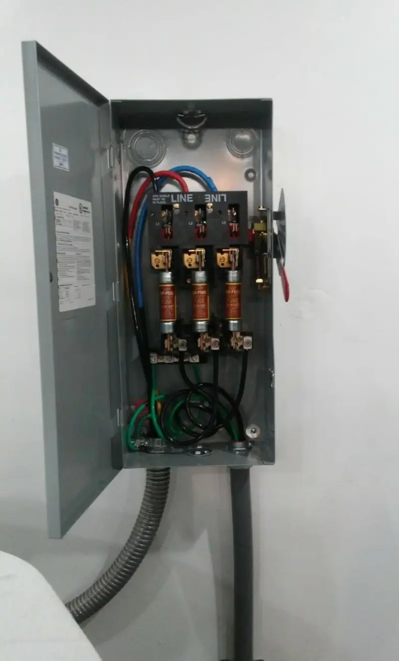 Three-phase disconnect switch installed for Smoke Detector Installation in Joshua